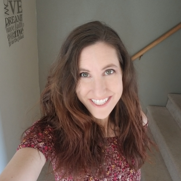 Meet your Posher, Jennifer - Picture 1 of 2